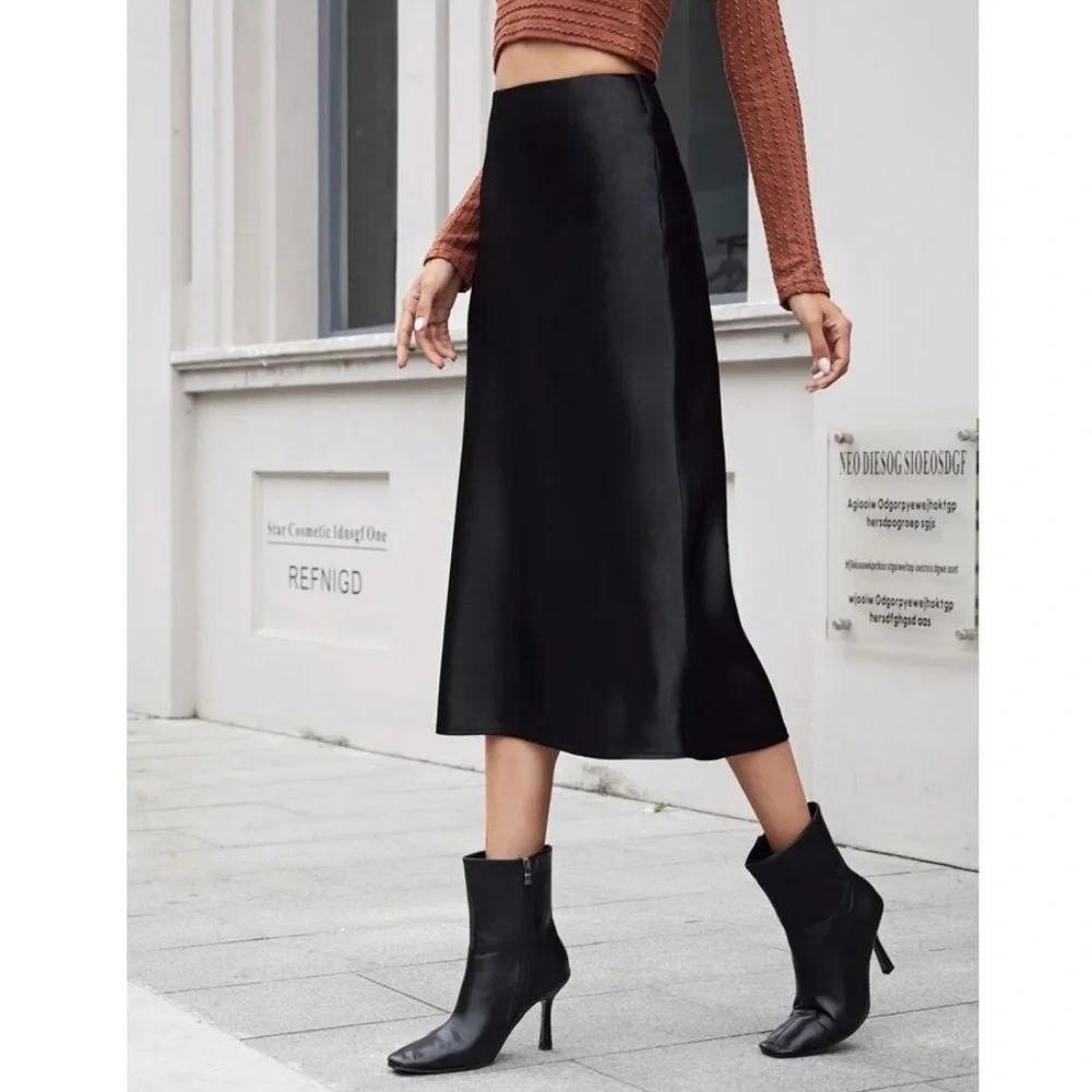 Rebellious Rose Black Maxi Skirt - Picture 4 of 5